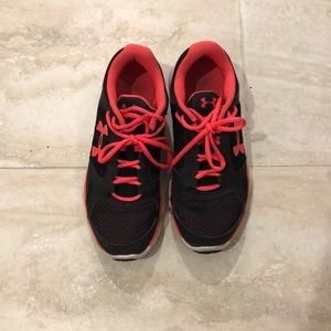 WOMENS UNDERARMOUR MICRO TECH SHOES